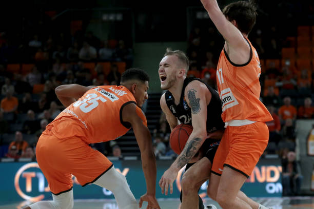 越位或犯规 越位或犯规